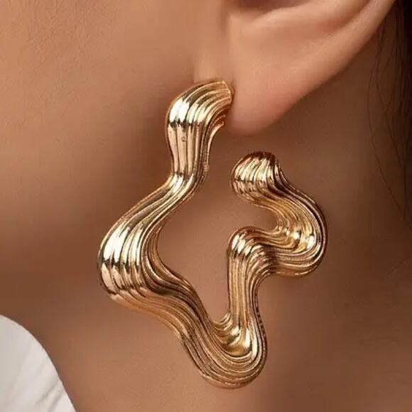 Textured Wavy Hoop Earrings - Picture 2 of 2